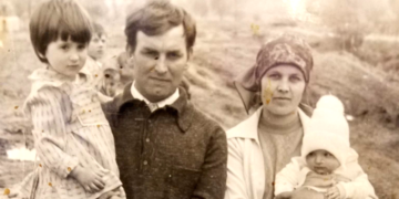 Babys were switched by accident and years later are reunited with their parents