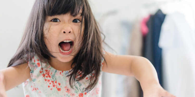 How to deal with your child’s tantrums?