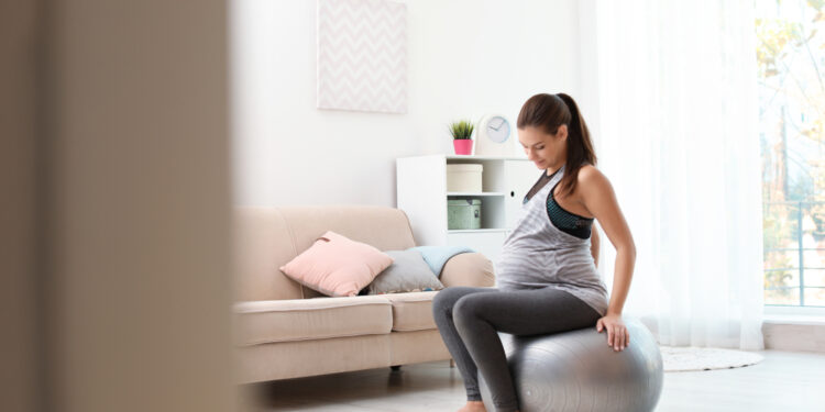 How birthing balls help with pregnancy and delivery
