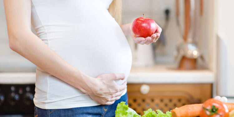 Health benefits of eating apples during pregnancy