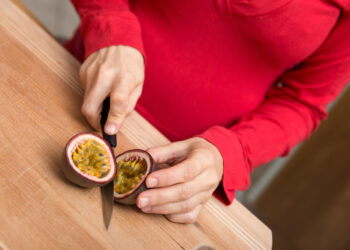 Why passion fruit is a very beneficial food during pregnancy