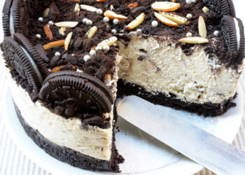 Insanely delicious 3 ingredient Oreo fudge