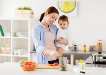 Tips and ideas to feed your 9-12-month-old baby