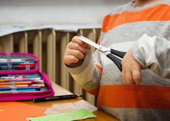 6 Simple safety tips for helping your child use scissors