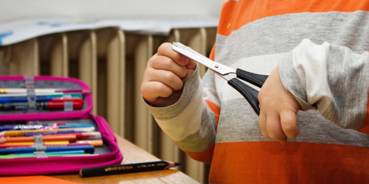 6 Simple safety tips for helping your child use scissors