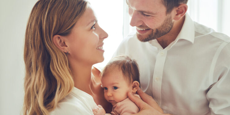 New mothers’ health improves if fathers can stay home, new study claims